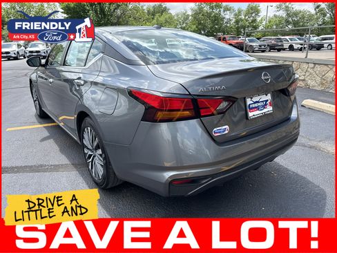 Used 2024 Nissan Altima 2.5 SV FWD image 7