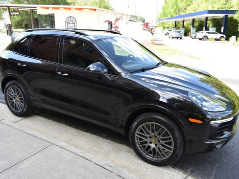 Used 2018 Porsche Cayenne Platinum Edition AWD/4WD image 43