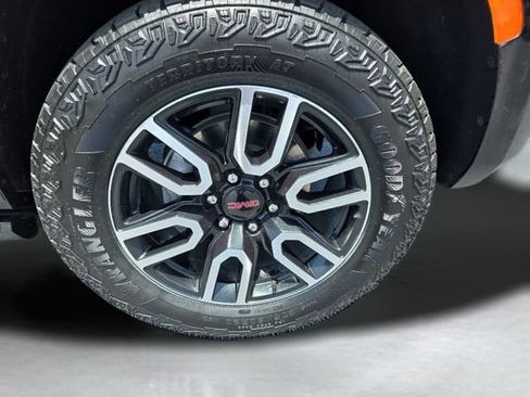 Used 2024 GMC Yukon AT4 w/ AT4 Premium Package AWD/4WD image 43