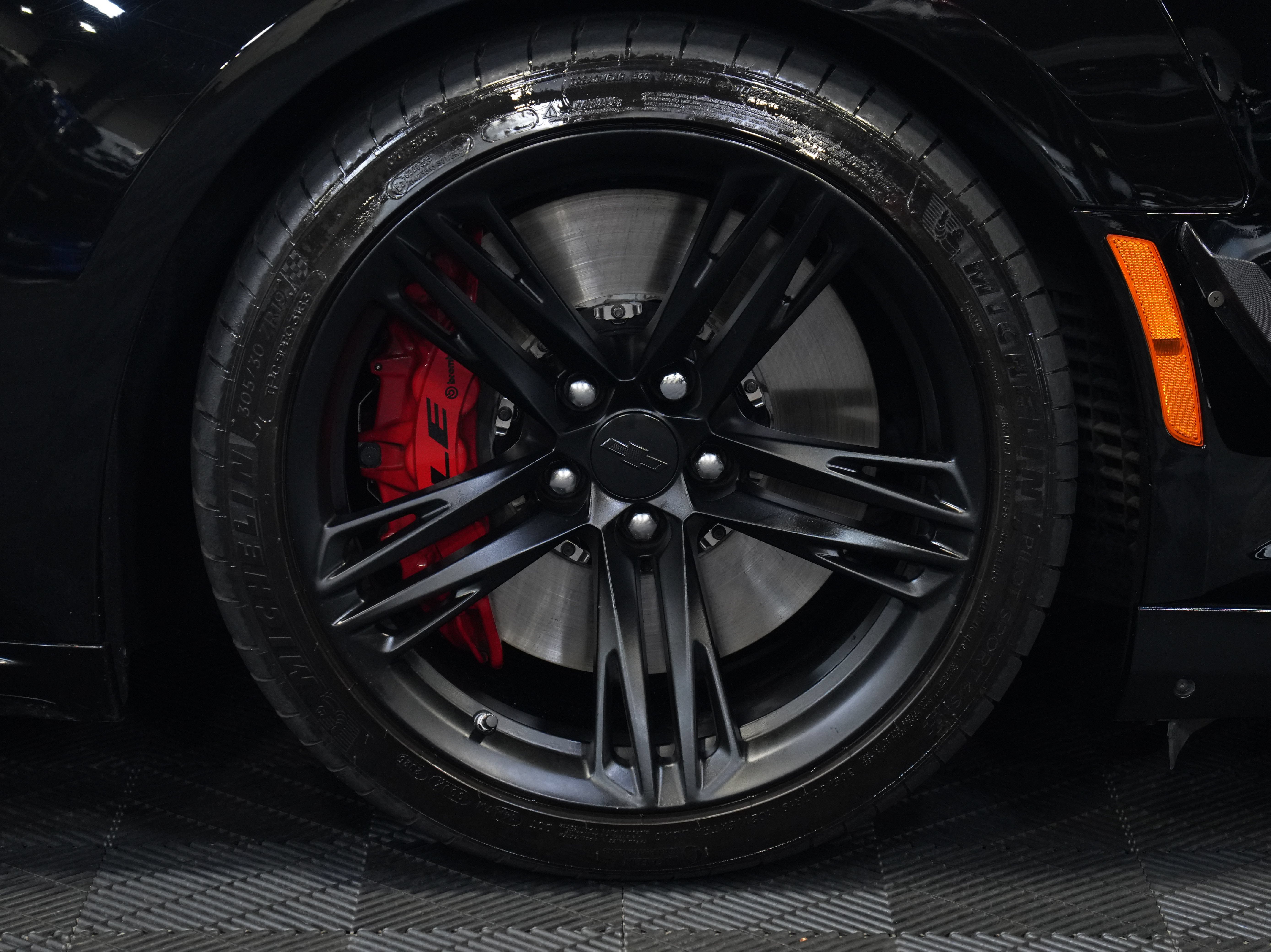 Used 2018 Chevrolet Camaro ZL1 RWD image 47