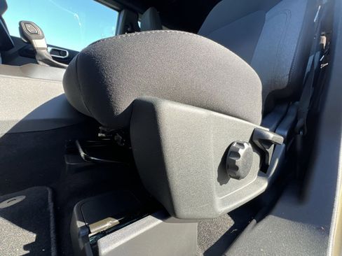 New 2025 Ford Bronco Base image 14