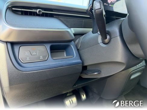 Used 2025 Volkswagen ID. Buzz Pro S Plus RWD image 26