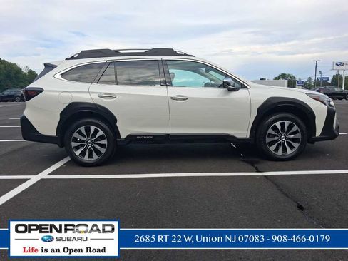 Used 2023 Subaru Outback Touring AWD/4WD image 2