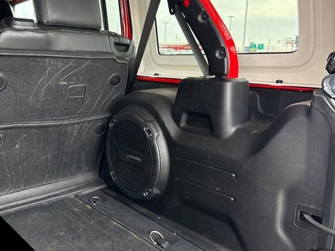 Used 2018 Jeep Wrangler Unlimited Rubicon w/ Dual Top Group image 27