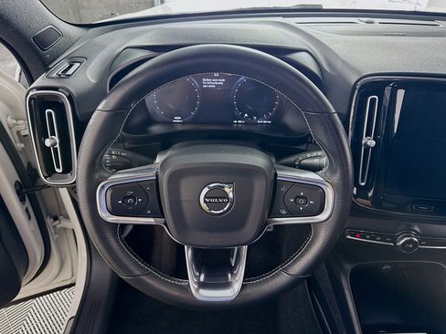 Used 2021 Volvo XC40 T5 R-Design w/ Protection Package Premier image 16