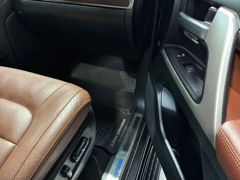 Used 2021 Toyota Land Cruiser image 13