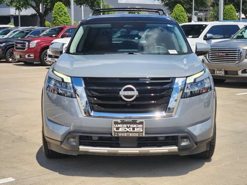Used 2023 Nissan Pathfinder Platinum AWD/4WD image 2