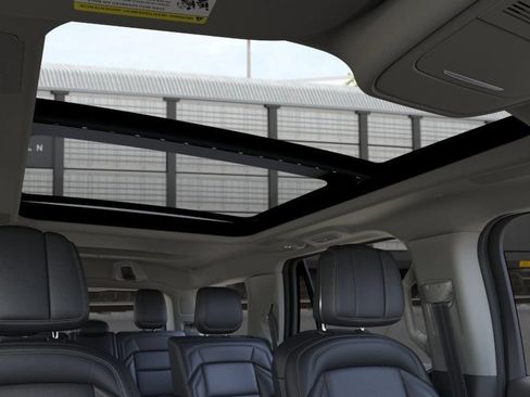 New 2026 Lincoln Navigator Reserve AWD/4WD image 22