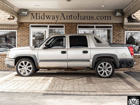 Used 2004 Chevrolet Avalanche 4x4 w/ Preferred Equipment Group image 3