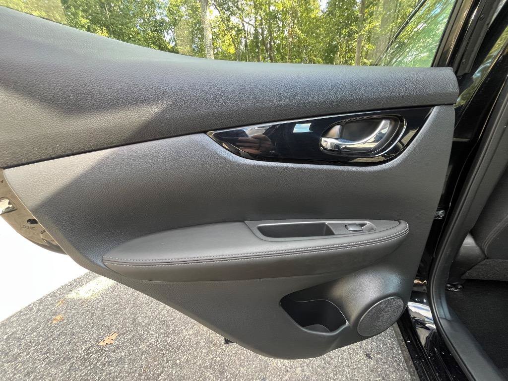 Used 2021 Nissan Rogue Sport SV FWD image 28