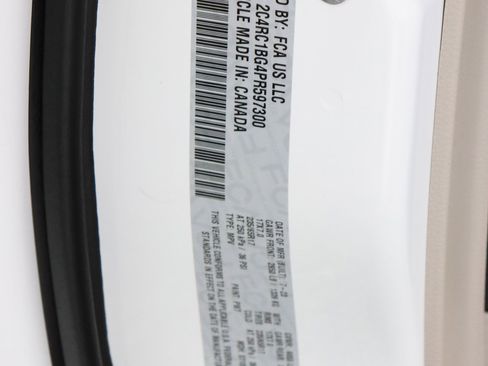 Used 2023 Chrysler Pacifica Touring-L FWD image 33