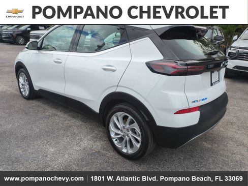 Used 2022 Chevrolet Bolt EUV LT w/ Driver Confidence Package image 5