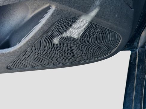 Used 2025 Genesis G70 2.5T image 23