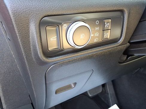 Used 2020 Ford Explorer XLT w/ Equipment Group 202A RWD image 16