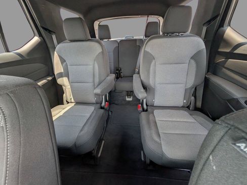 Used 2023 Chevrolet Traverse LT FWD image 13