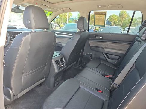 Used 2023 Volkswagen Atlas SE w/ Panoramic Sunroof Package FWD image 12