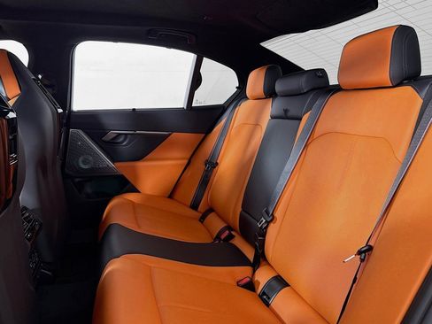 Used 2026 BMW M5 w/ Carbon Package image 8