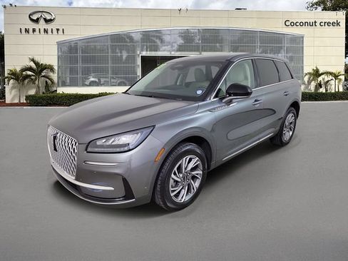 Used 2023 Lincoln Corsair FWD image 2