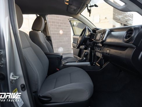 Used 2016 Toyota Tacoma SR5 w/ Towing Package image 18