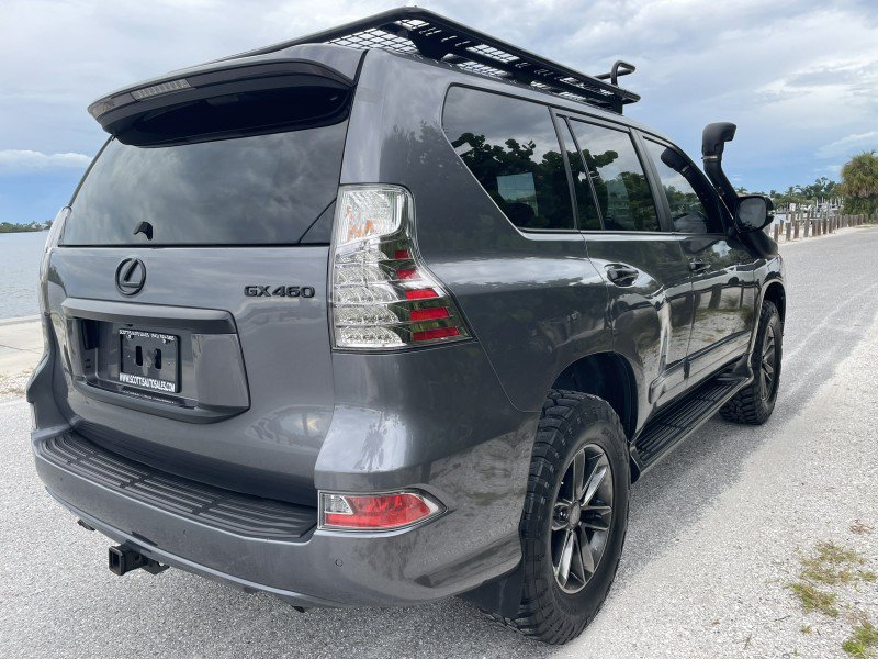 Used 2017 Lexus GX 460 Premium w/ Premium Package AWD/4WD image 6