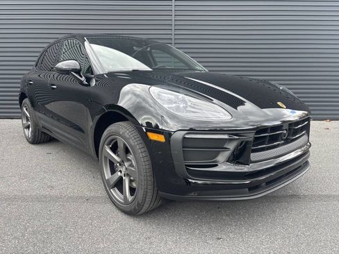 Certified 2026 Porsche Macan AWD/4WD image 8