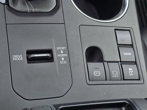 Used 2023 Toyota Highlander XLE FWD image 21