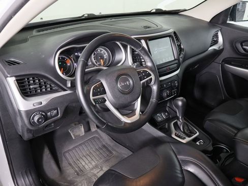 Used 2018 Jeep Cherokee Latitude Plus image 27