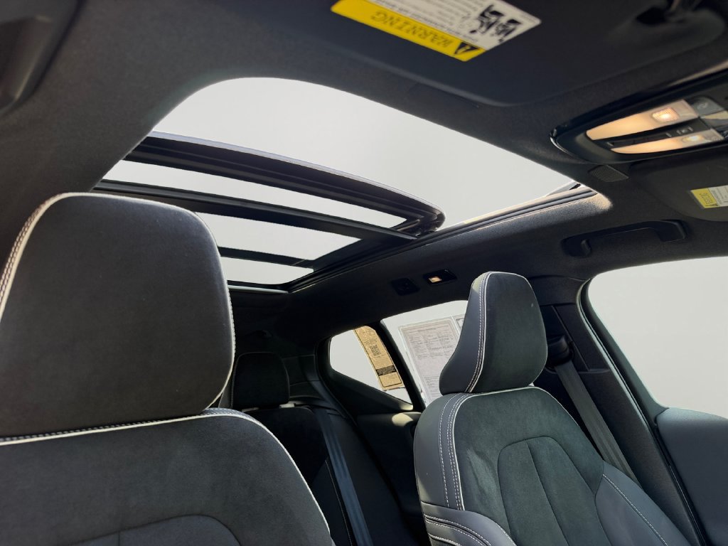 Certified 2024 Volvo XC40 B5 Plus AWD/4WD image 7