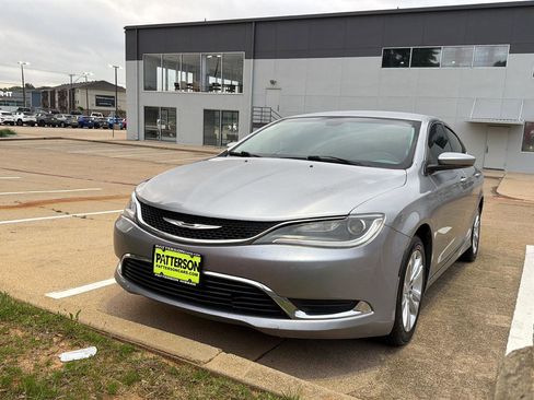 Used 2015 Chrysler 200 Limited image 21
