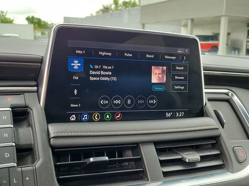 Used 2021 GMC Yukon XL AT4 w/ AT4 Premium Package AWD/4WD image 27