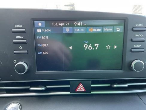 Used 2025 Hyundai Elantra Blue image 27