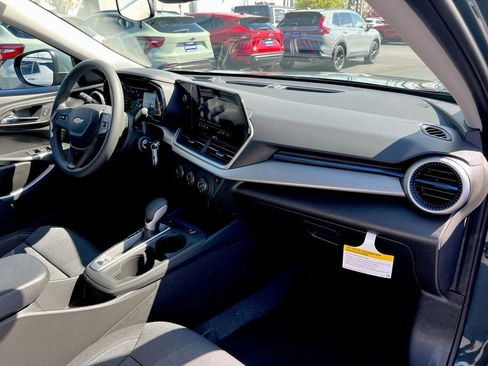 New 2026 Chevrolet Trax LS w/ LS Convenience Package FWD image 22