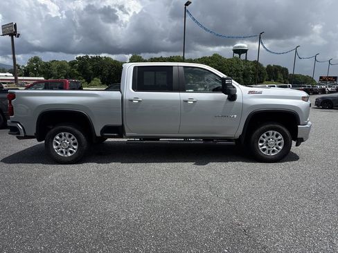 Used 2022 Chevrolet Silverado 2500 LT w/ Convenience Package AWD/4WD image 8
