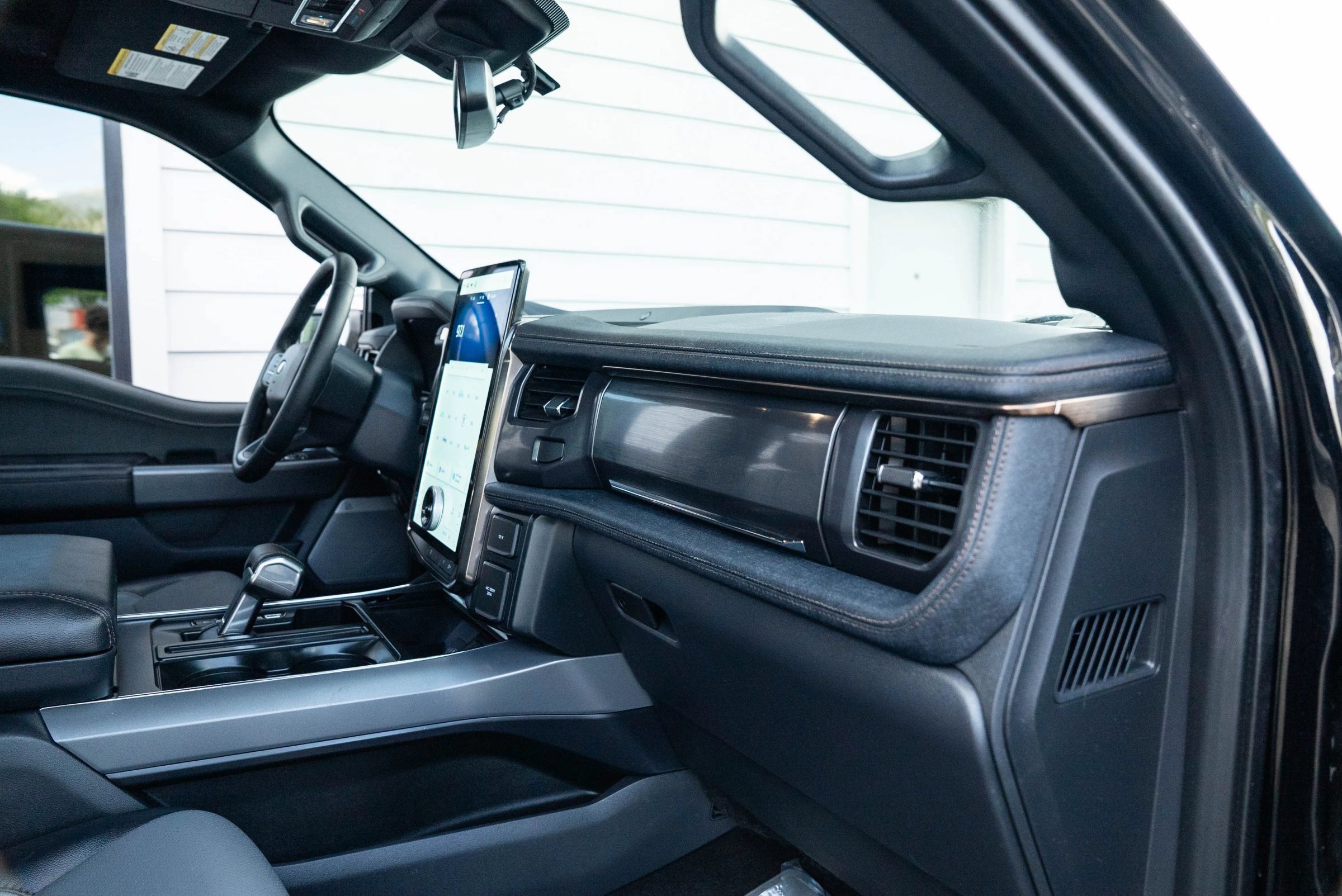 Used 2025 Ford F150 Lightning Lariat AWD/4WD image 16