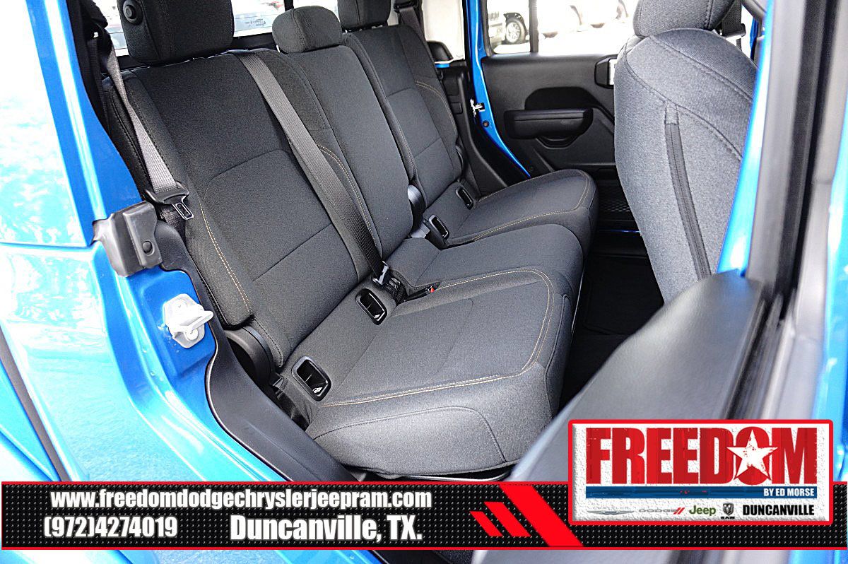 Used 2025 Jeep Gladiator Sport AWD/4WD image 16