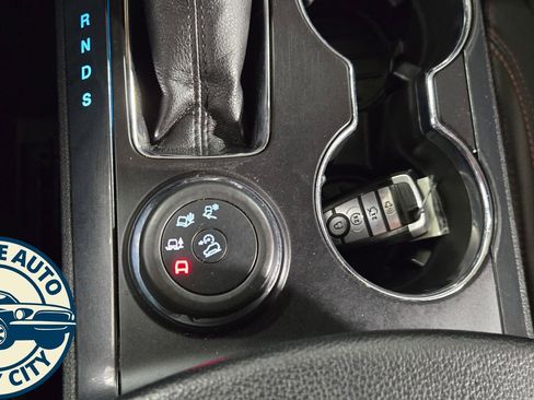Used 2018 Ford Explorer XLT w/ Equipment Group 202A AWD/4WD image 19