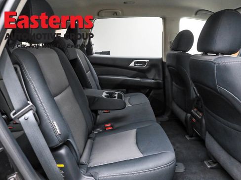 Used 2019 Nissan Pathfinder SV image 23