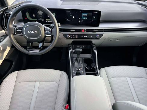 Used 2025 Kia Sorento S image 14