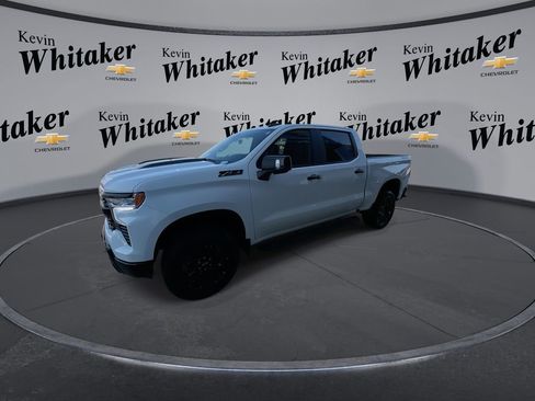 Used 2025 Chevrolet Silverado 1500 LT Trail Boss w/ Convenience Package II image 4