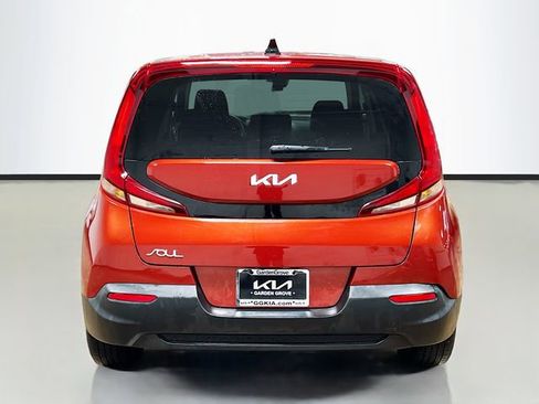 Certified 2022 Kia Soul LX w/ Technology Package image 6