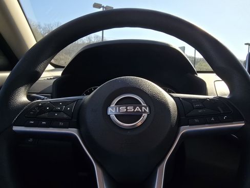 Used 2025 Nissan Altima 2.5 SV image 22