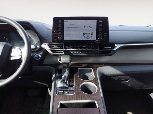 Used 2022 Toyota Sienna LE image 11