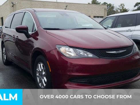 Used 2023 Chrysler Voyager LX image 2