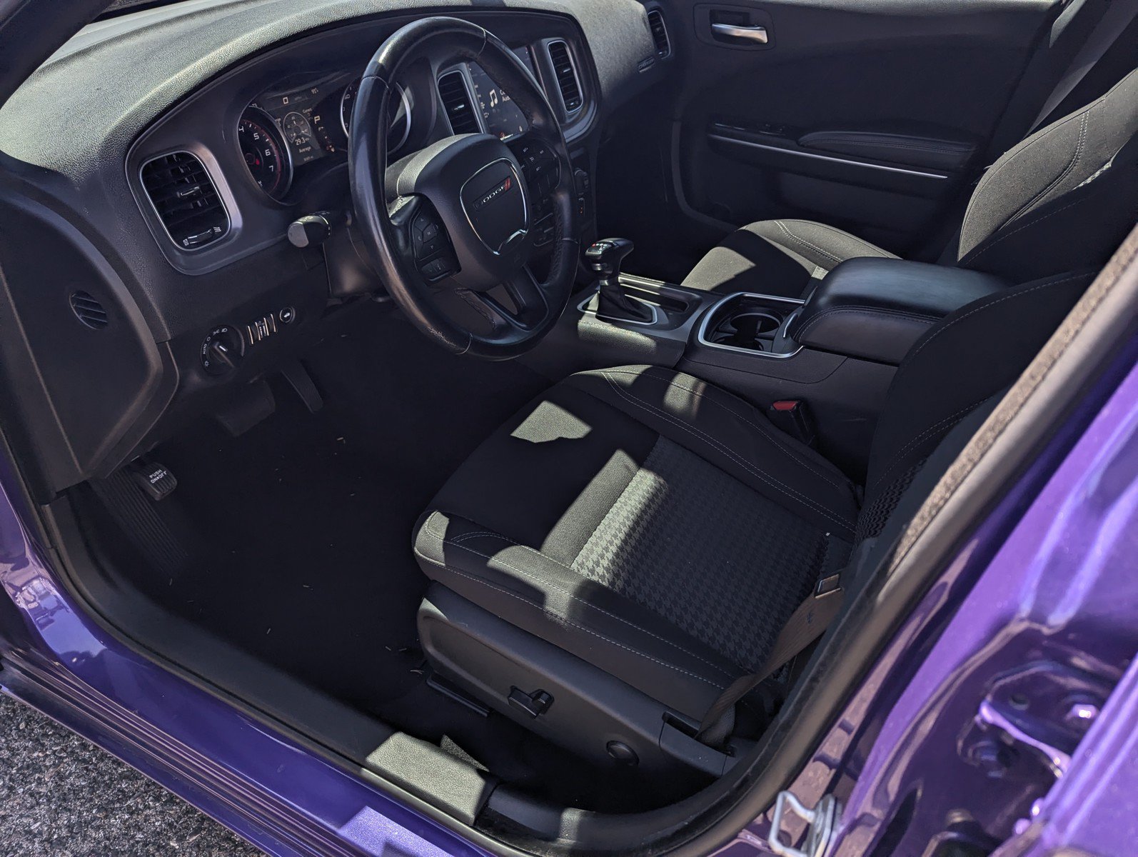 Used 2023 Dodge Charger SXT RWD image 9