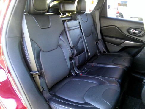 Used 2019 Jeep Cherokee Overland w/ Trailer Tow Group image 47