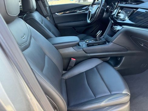 Used 2025 Cadillac XT6 Premium Luxury image 14