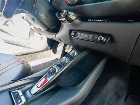 Used 2018 Ferrari 812 Superfast RWD image 76