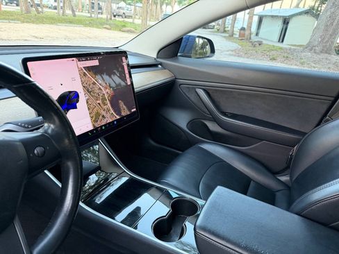 Used 2018 Tesla Model 3 Long Range RWD image 3