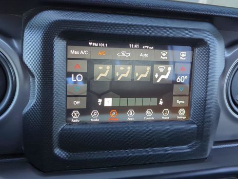 Used 2022 Jeep Gladiator Willys image 23