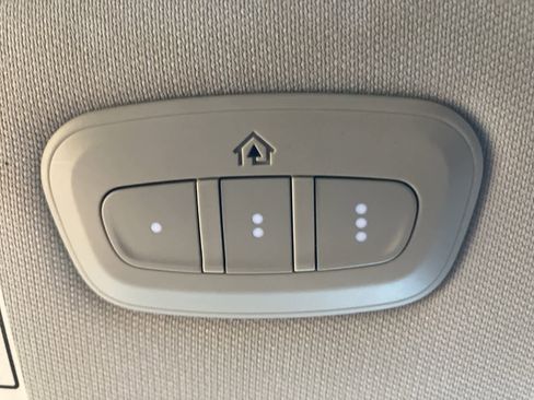 Used 2020 Jeep Cherokee Limited image 22